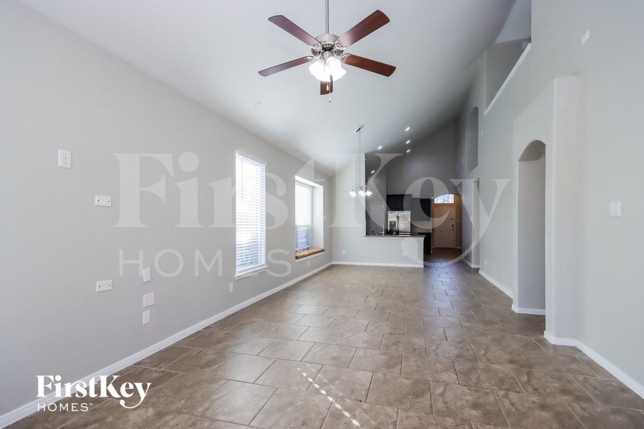 13207 Clover Creek Point Ln - Photo 4 of 15