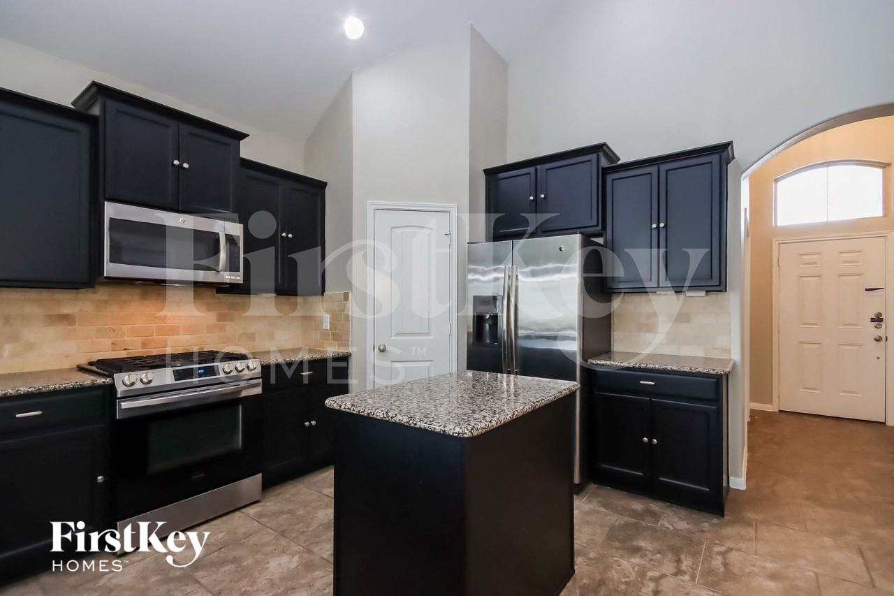 13207 Clover Creek Point Ln - Photo 5 of 15
