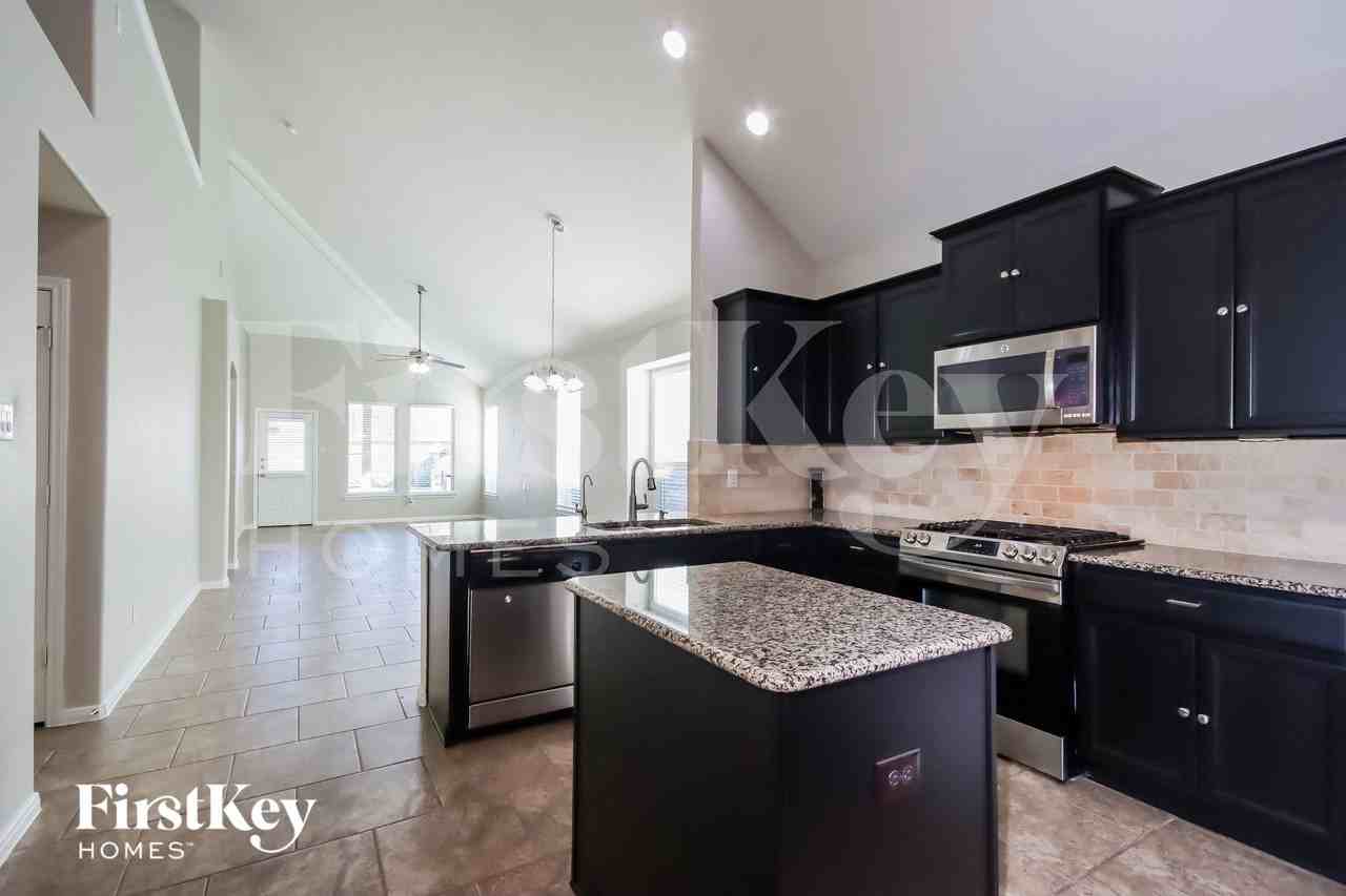 13207 Clover Creek Point Ln - Photo 6 of 15