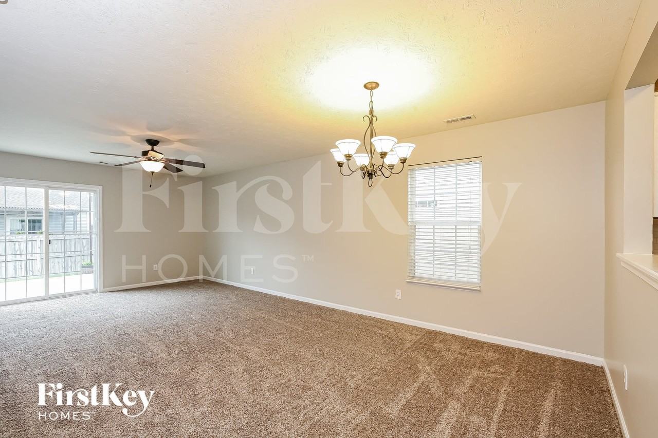 11232 Pegasus Dr - Photo 4 of 15