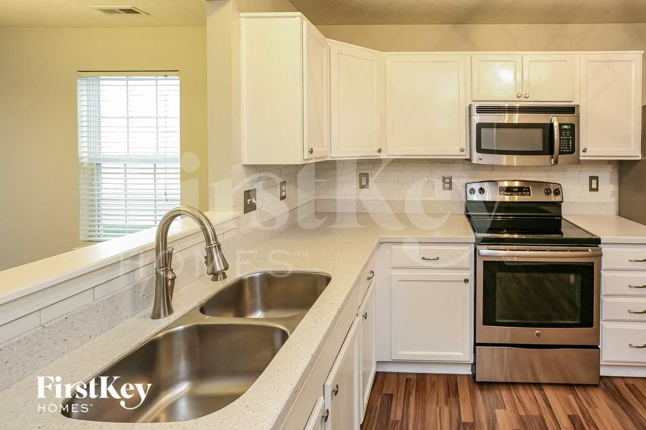 11232 Pegasus Dr - Photo 5 of 15
