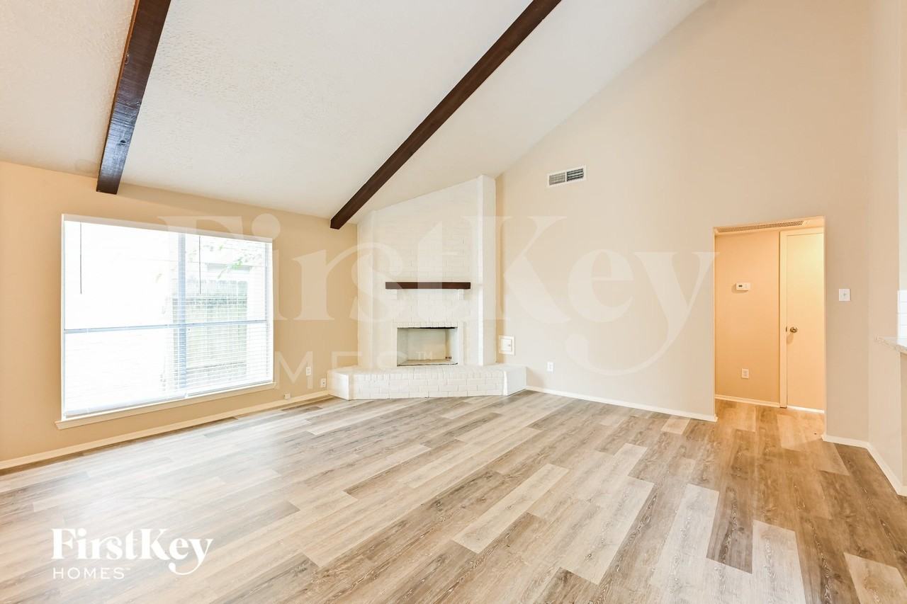 1518 Washington Dr - Photo 3 of 16