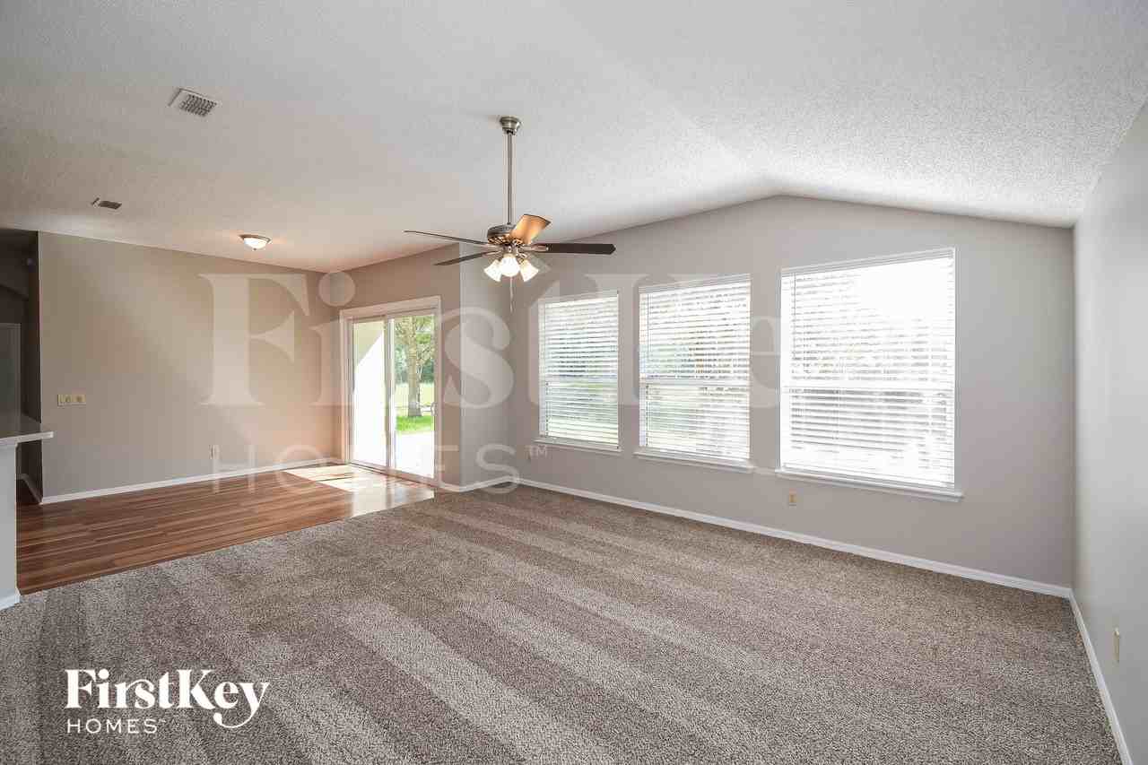 1080 Meadow Pointe Ct - Photo 3 of 15