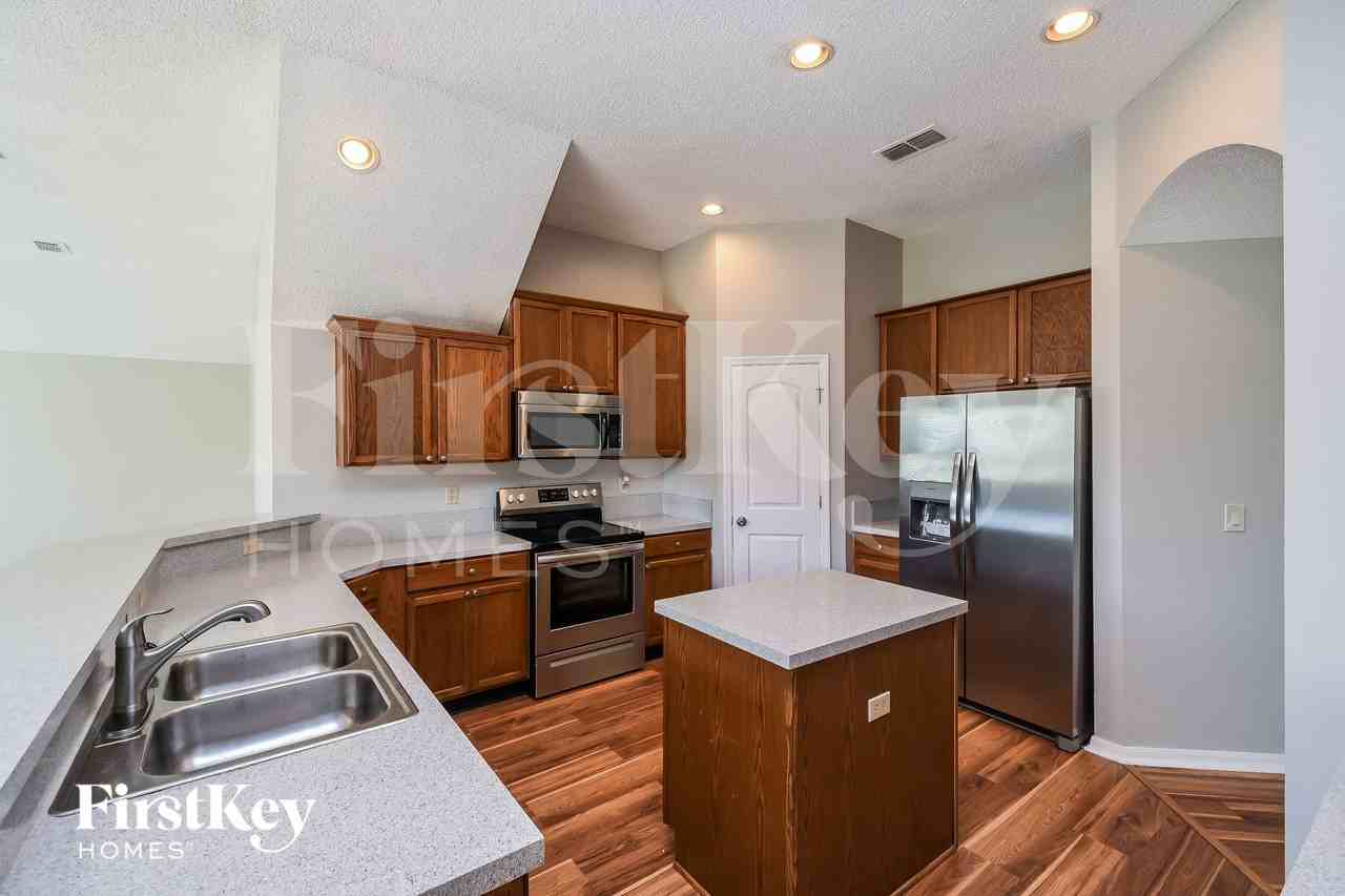 1080 Meadow Pointe Ct - Photo 5 of 15