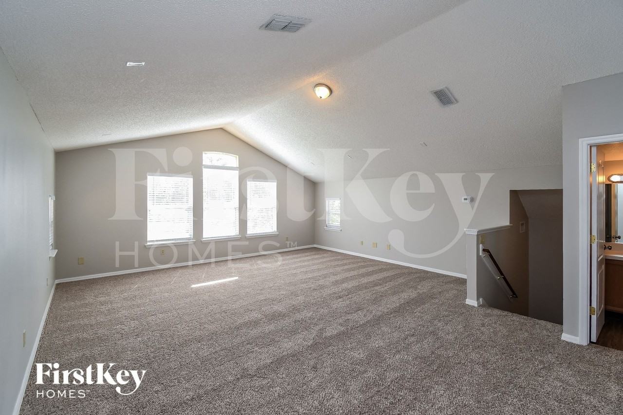 1080 Meadow Pointe Ct - Photo 7 of 15