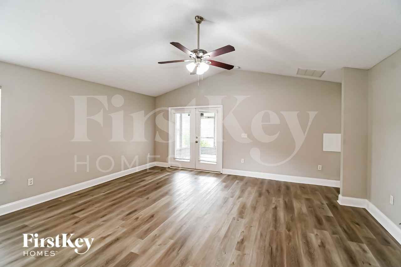 8006 Welbeck Ln - Photo 2 of 16