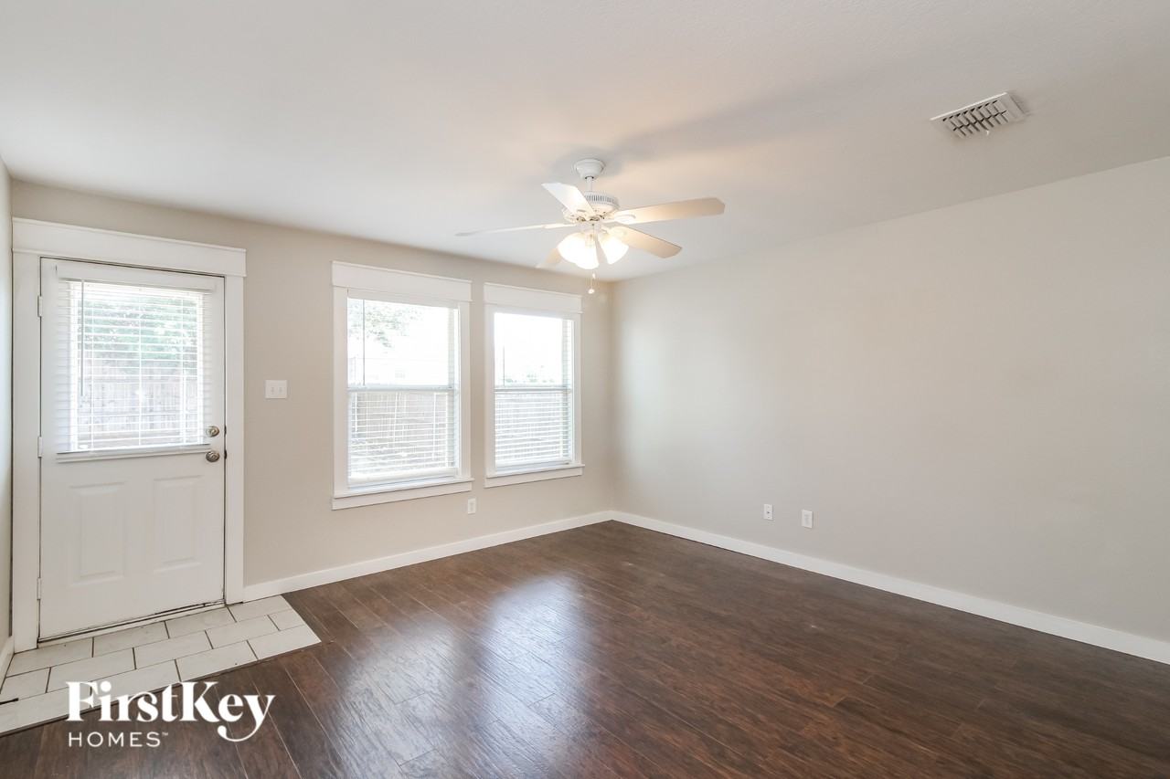 1105 Eagle Claw Dr - Photo 3 of 16