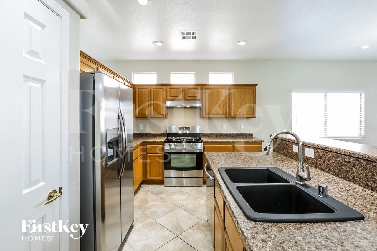 5898 Swan Point Pl - Photo 6 of 15