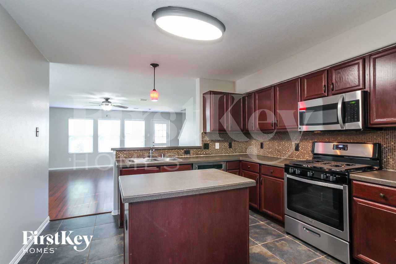 7819 Adonis Ave - Photo 6 of 16