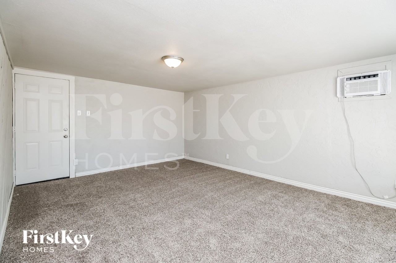 930 E Weber Dr - Photo 2 of 19