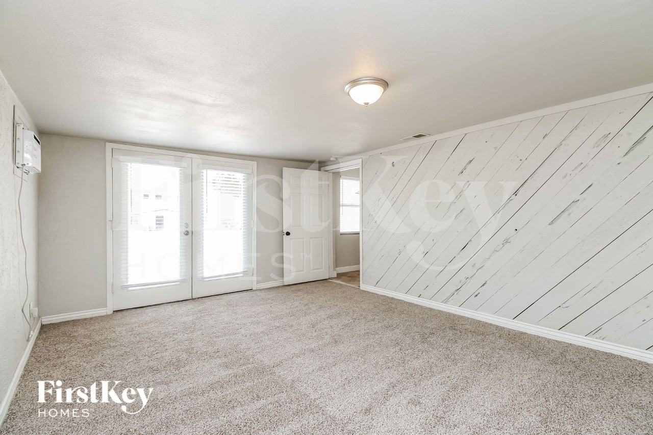 930 E Weber Dr - Photo 4 of 19