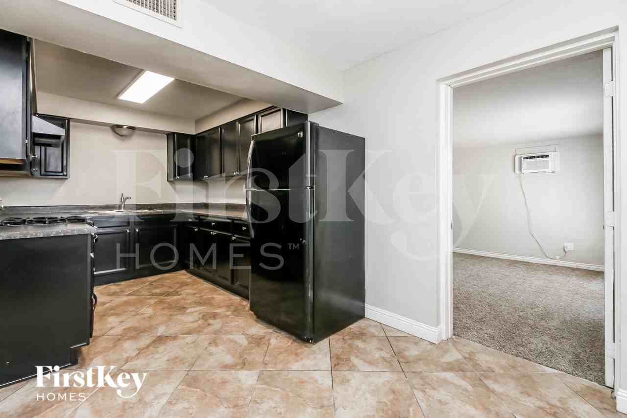 930 E Weber Dr - Photo 7 of 19