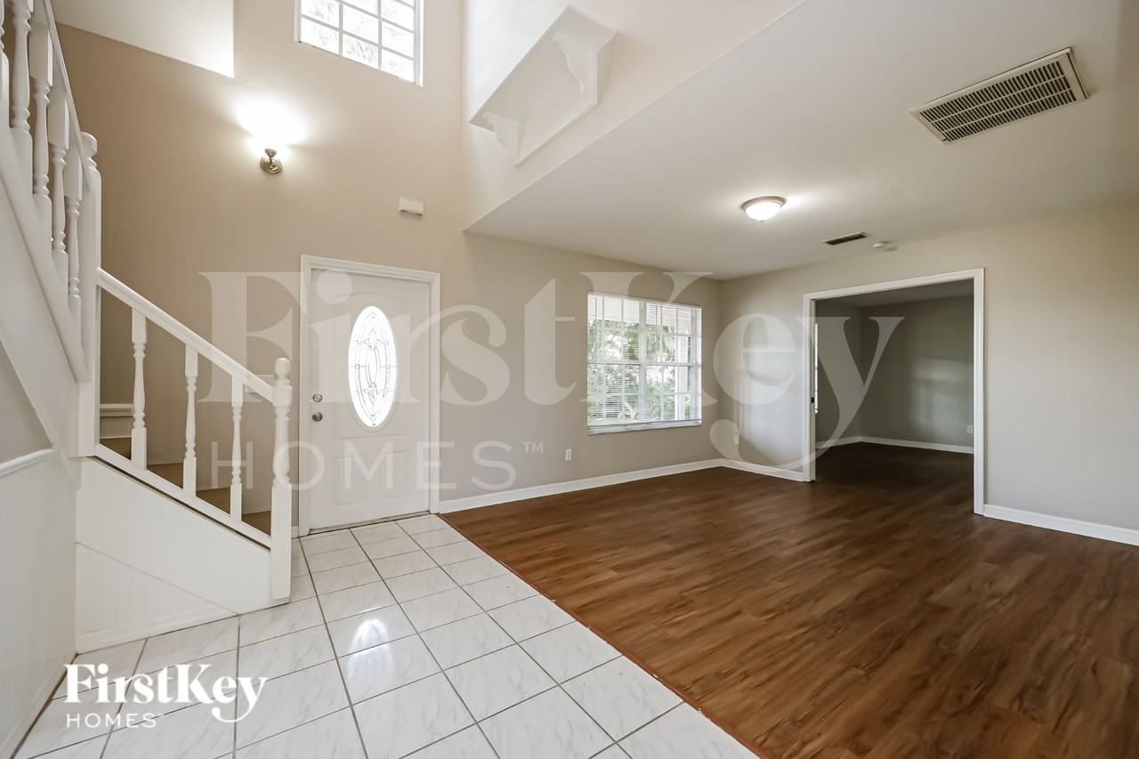 9264 Cypress Dr N - Photo 3 of 16