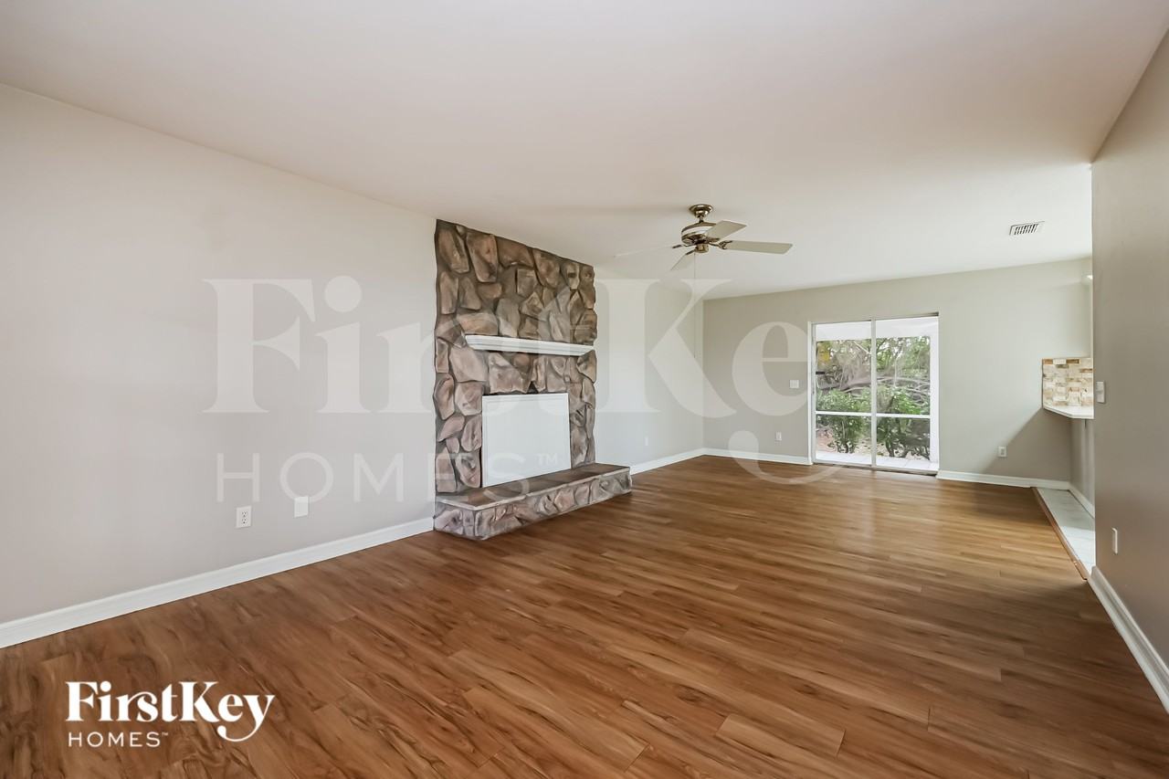 9264 Cypress Dr N - Photo 4 of 16