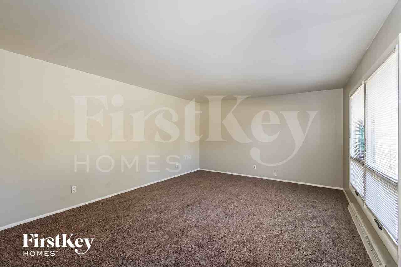 9191 E 25th St - Photo 4 of 15