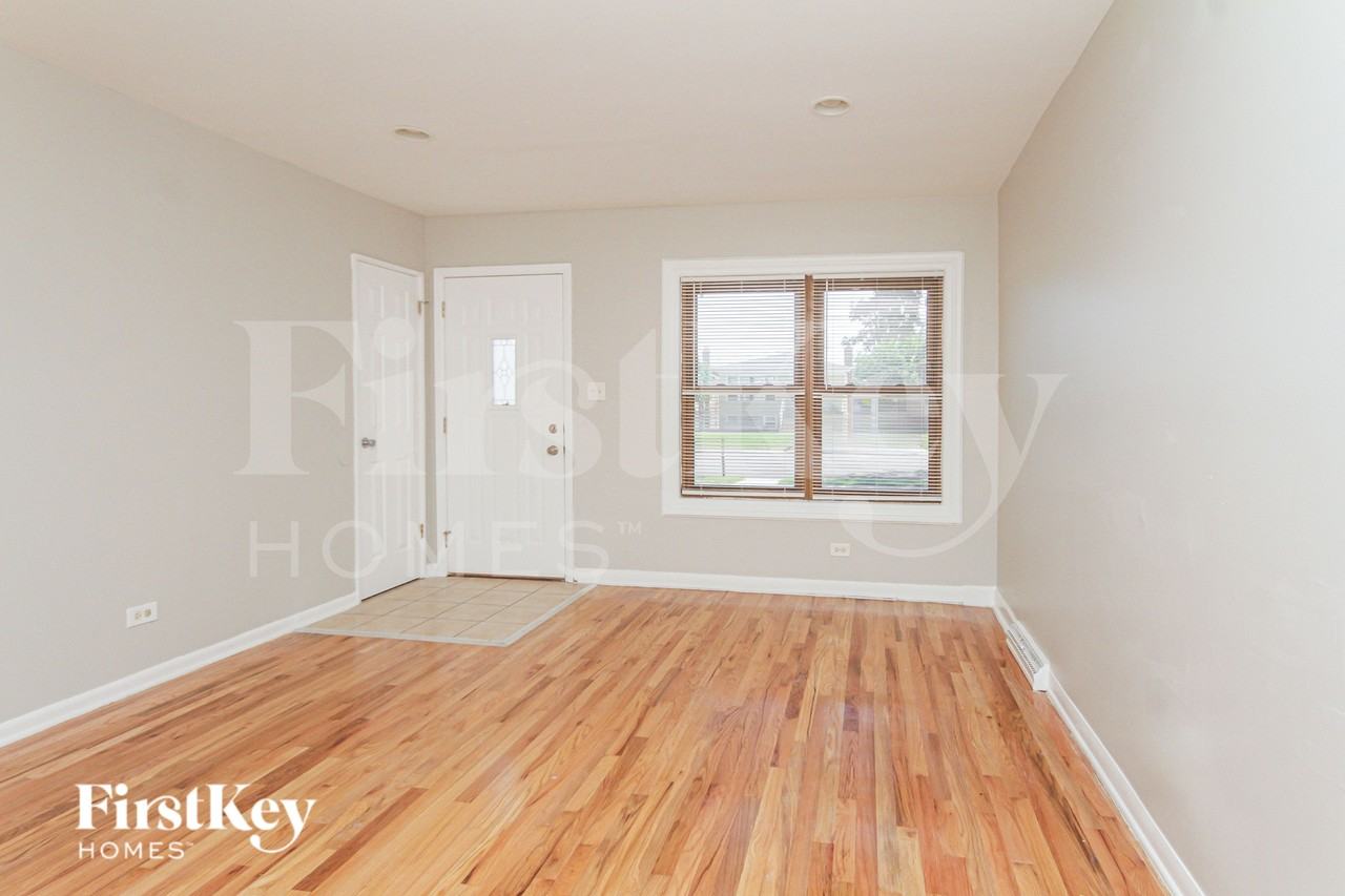 7744 Lotus Ave - Photo 3 of 19