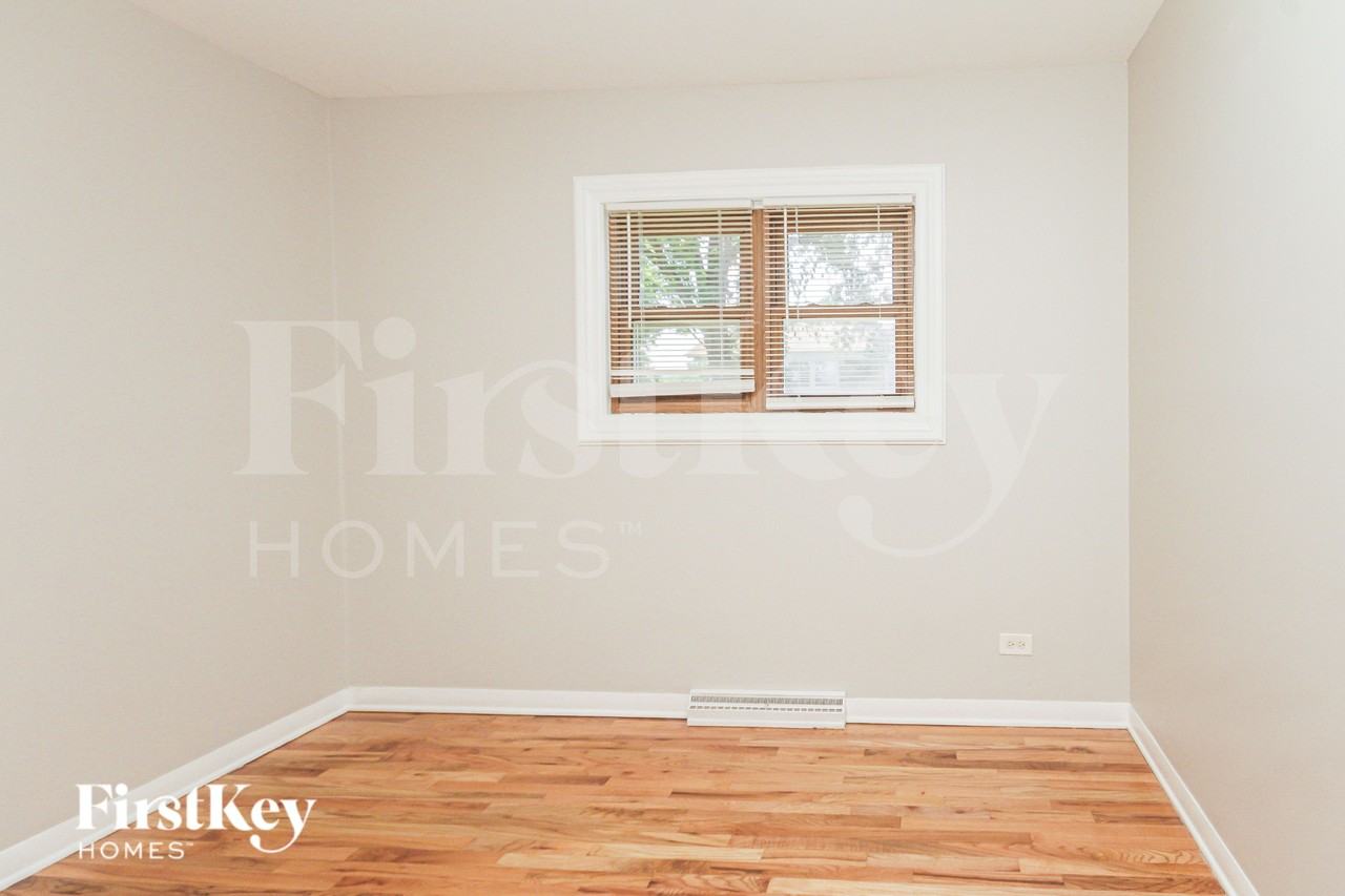 7744 Lotus Ave - Photo 5 of 19