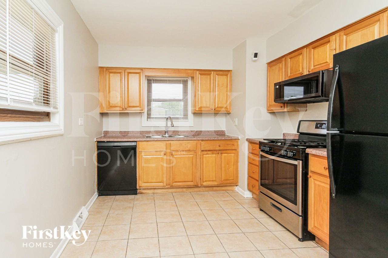 7744 Lotus Ave - Photo 6 of 19