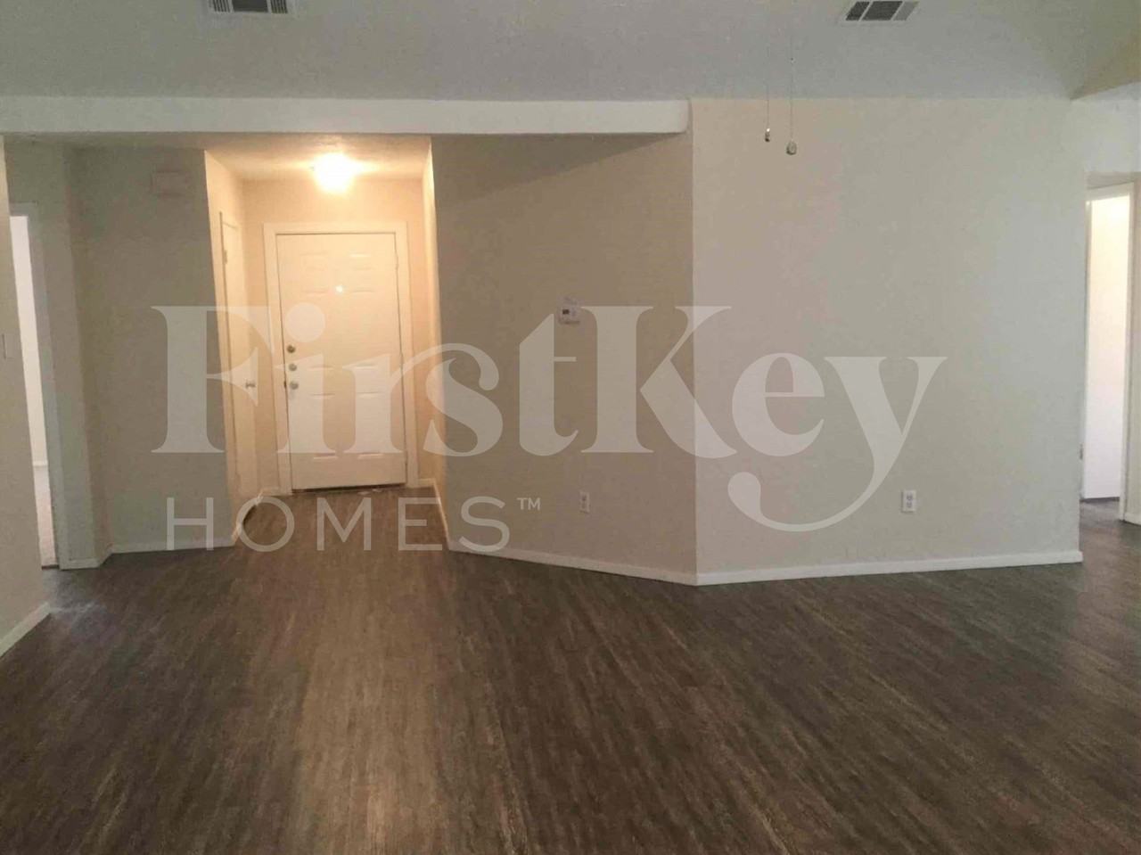 728 Southwynd St - Photo 2 of 19