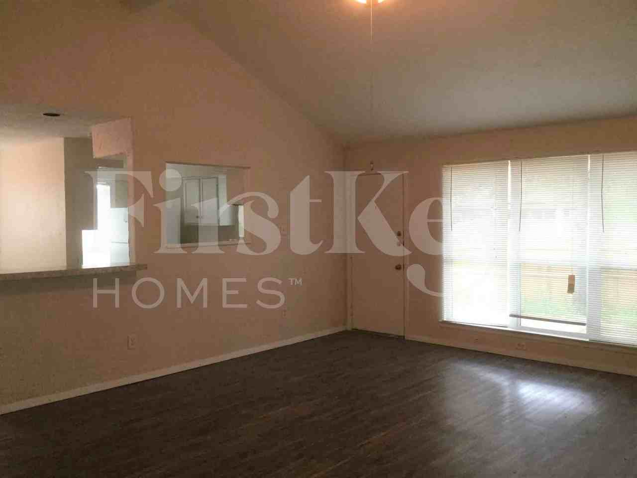 728 Southwynd St - Photo 4 of 19