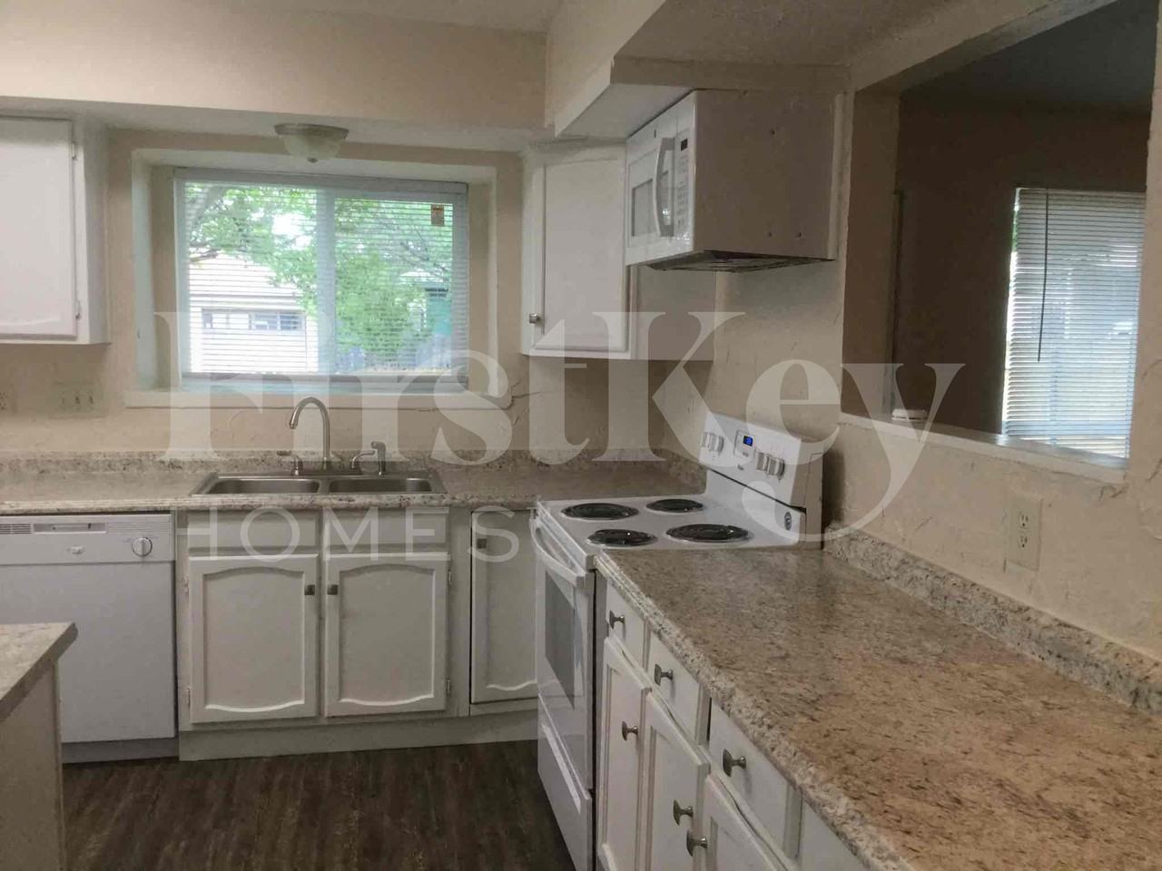 728 Southwynd St - Photo 7 of 19