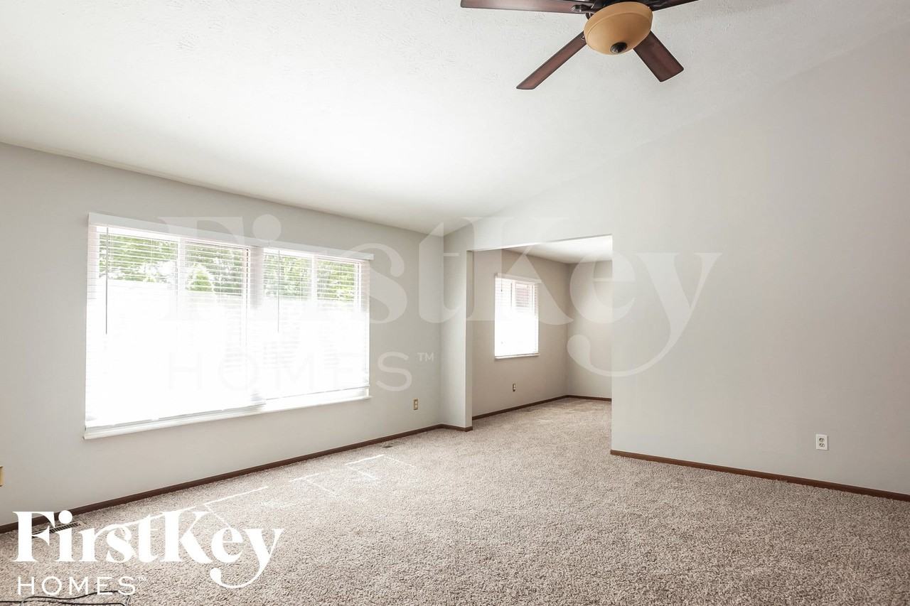 6921 Mapleton Ct - Photo 3 of 15