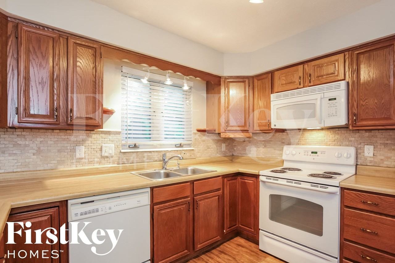 6921 Mapleton Ct - Photo 6 of 15