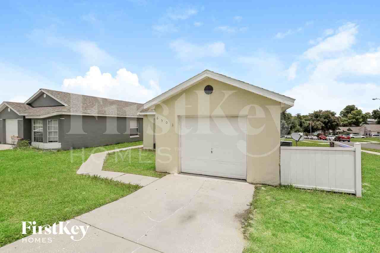 6501 Viewpoint Ct - Photo 2 of 15