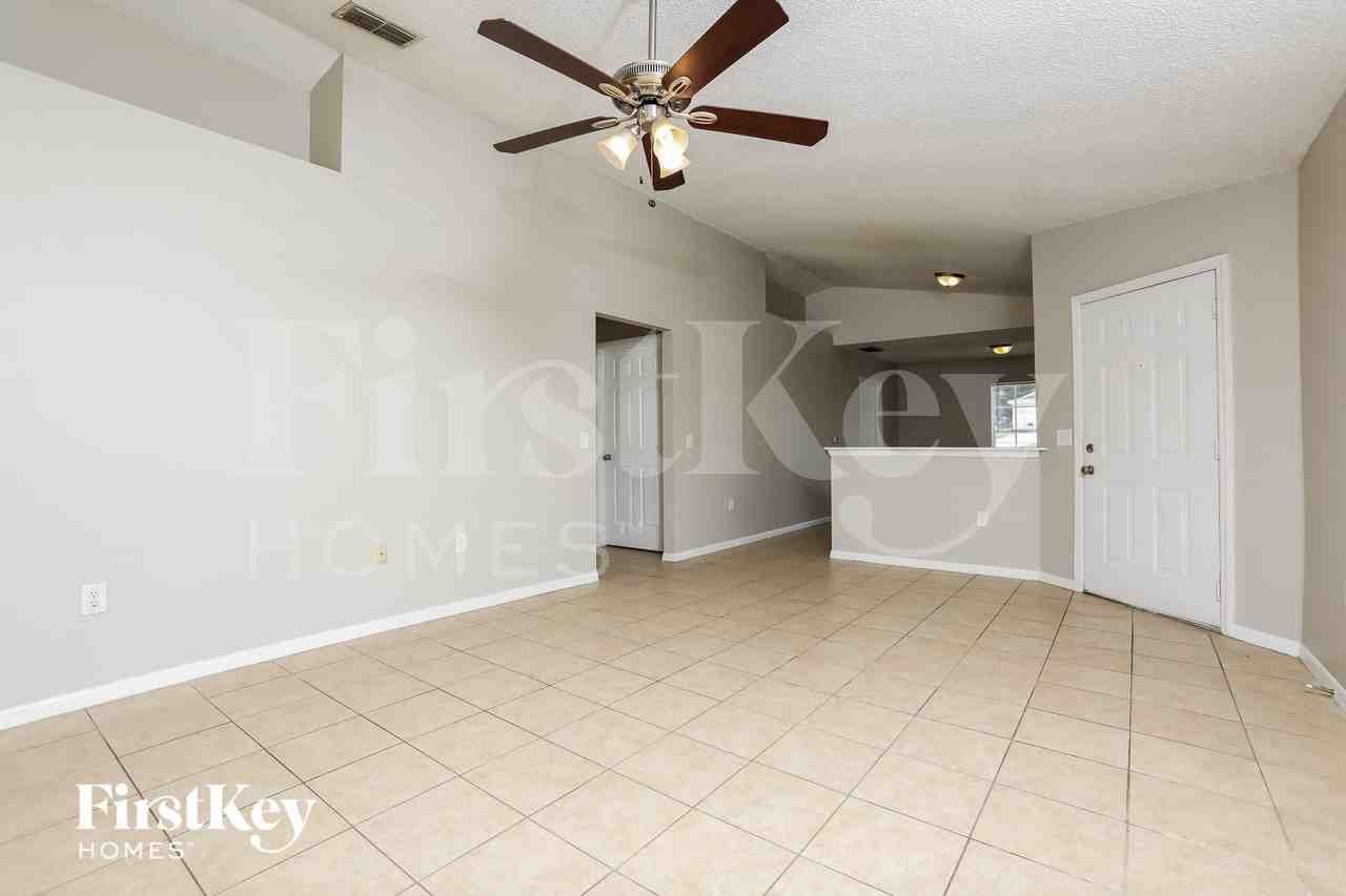 6501 Viewpoint Ct - Photo 4 of 15