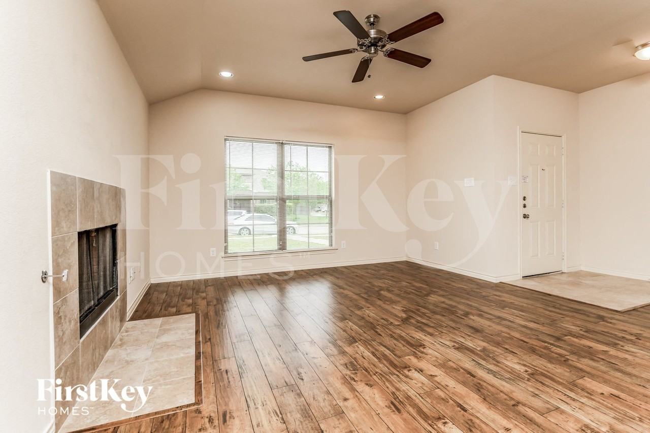 603 Cardwell Dr - Photo 4 of 16