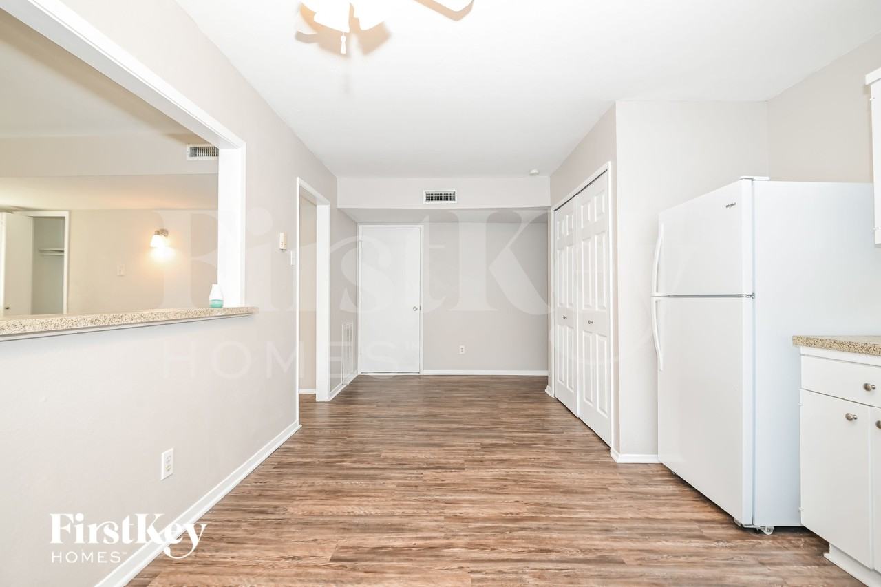 4906 Stagecoach Ln - Photo 4 of 14