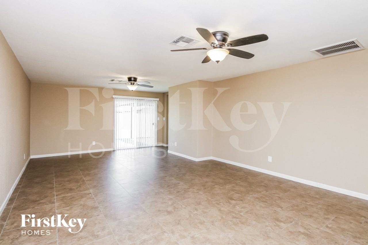 4716 S Kenwood Ln - Photo 5 of 15
