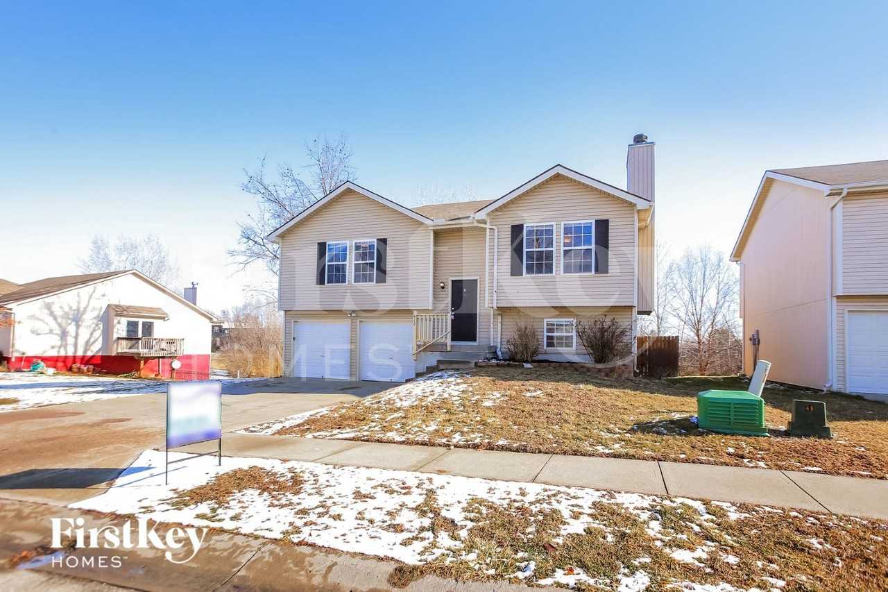 419 N Queen Ridge Ave - Photo 2 of 15