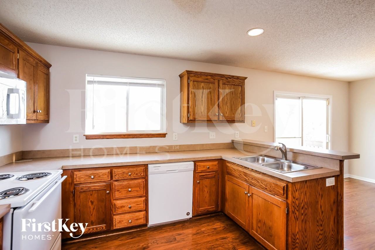 419 N Queen Ridge Ave - Photo 7 of 15