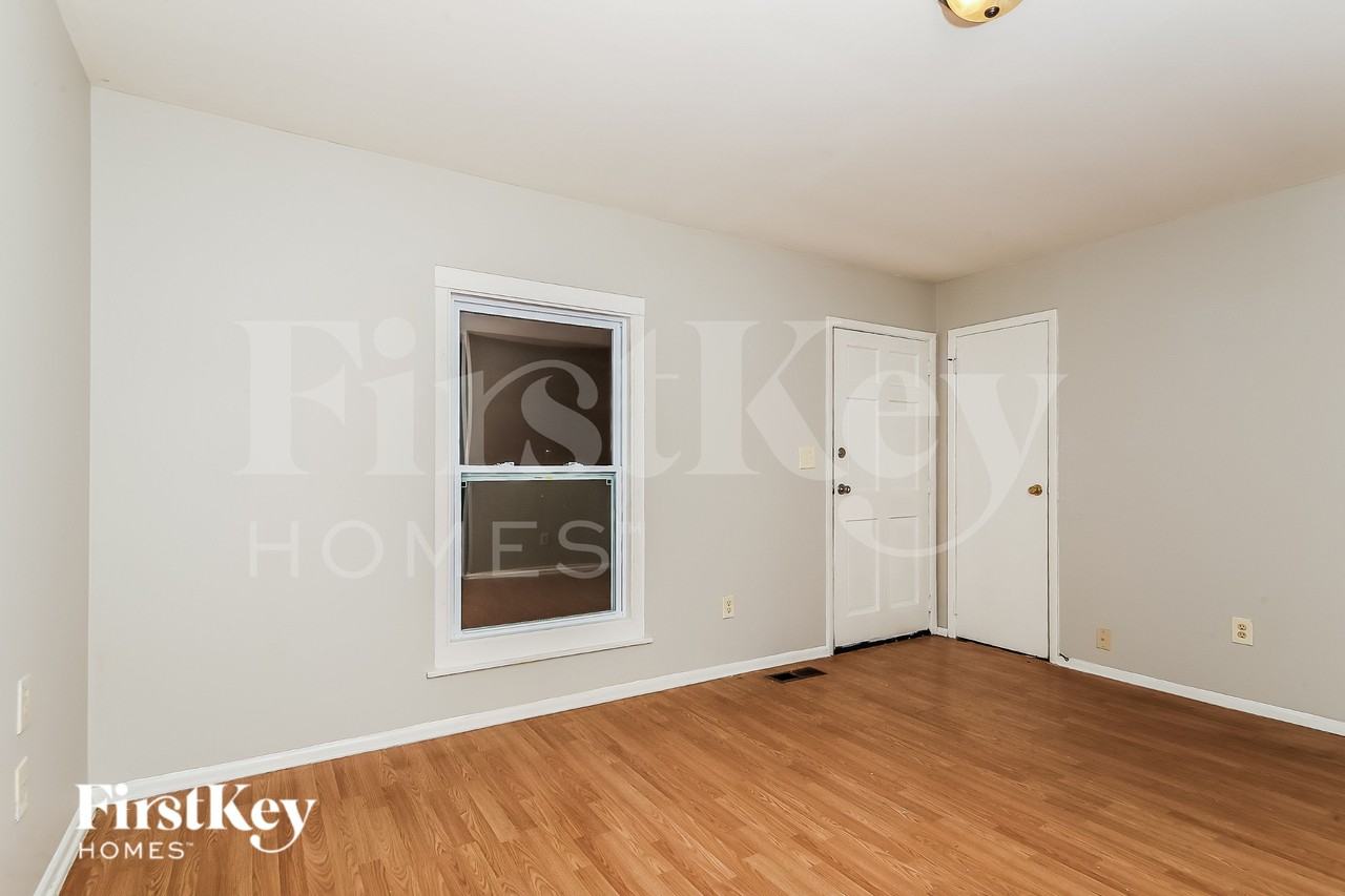 4110 Mellis Dr - Photo 2 of 16