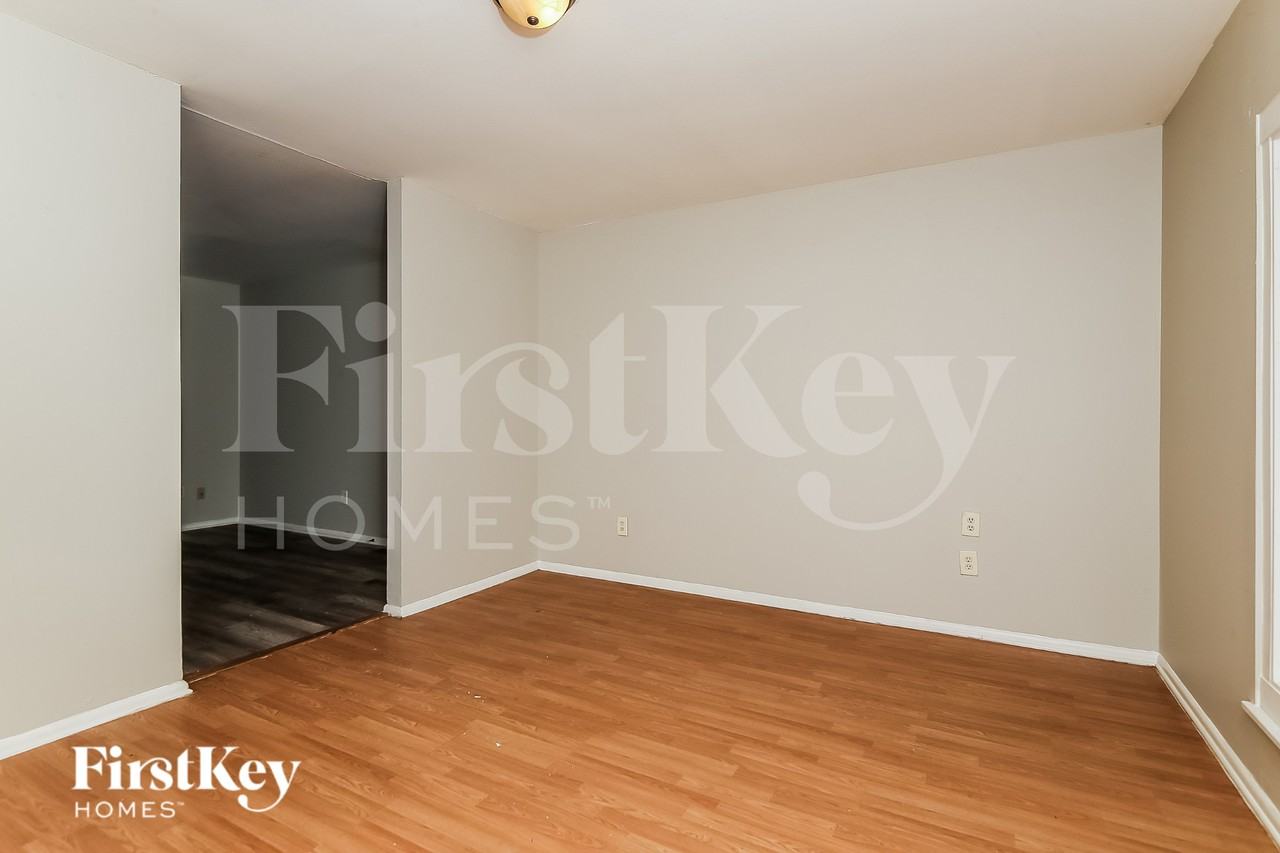 4110 Mellis Dr - Photo 3 of 16