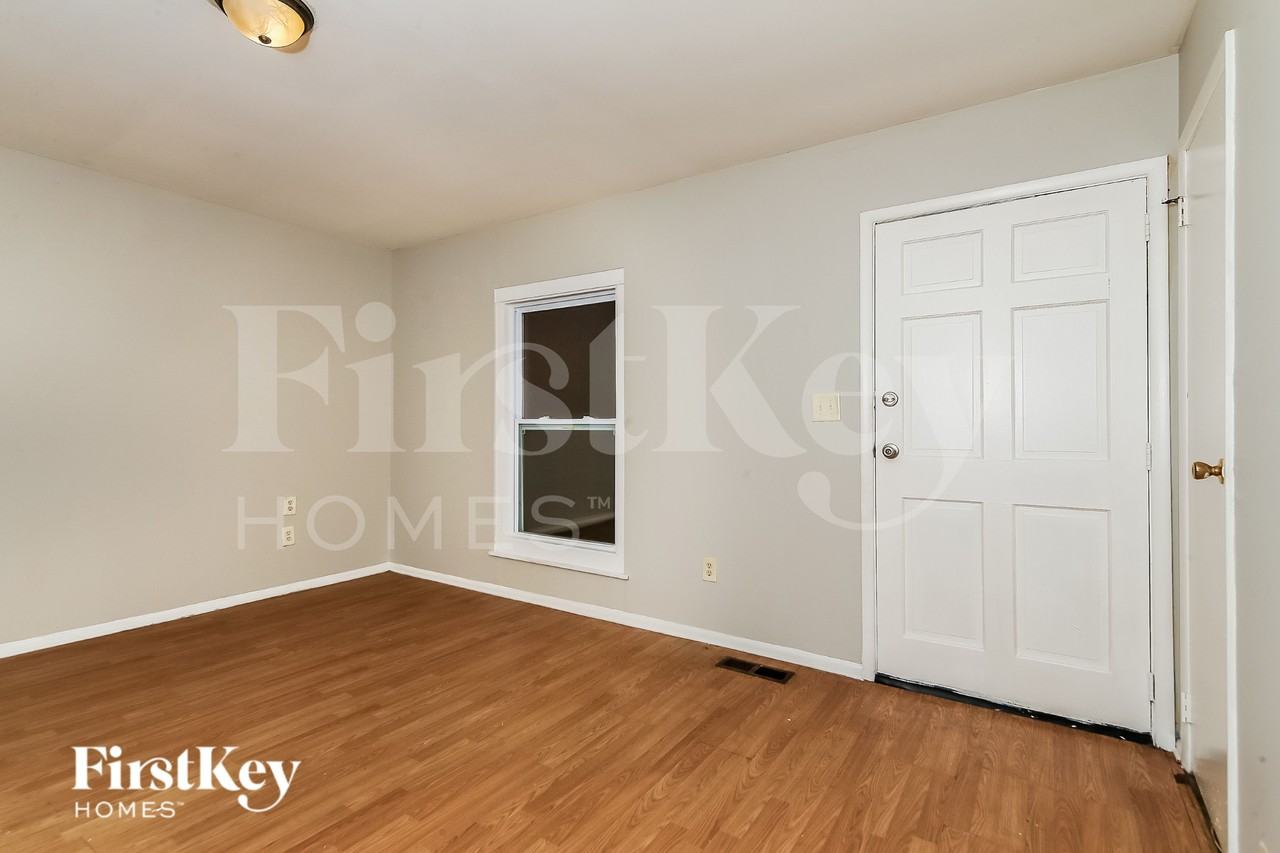4110 Mellis Dr - Photo 4 of 16