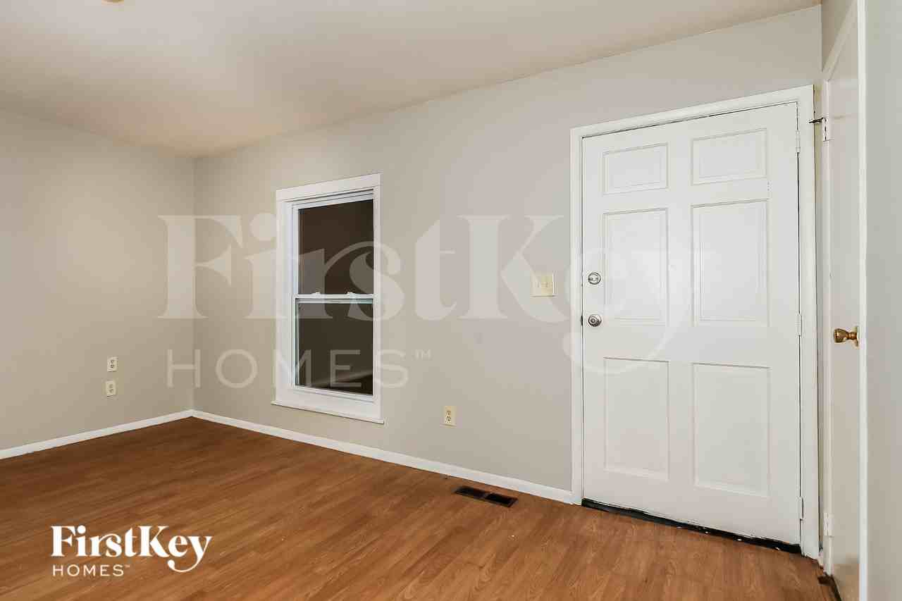 4110 Mellis Dr - Photo 5 of 16
