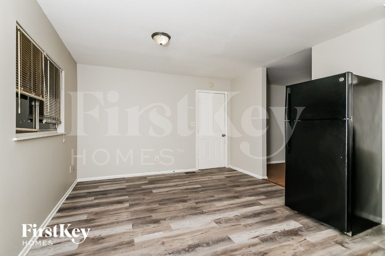 4110 Mellis Dr - Photo 6 of 16
