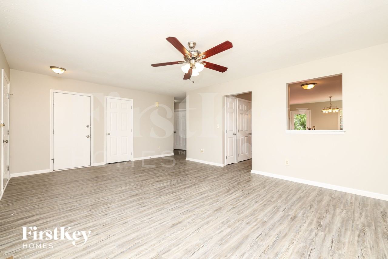 40 Sprucewood Ct - Photo 3 of 19