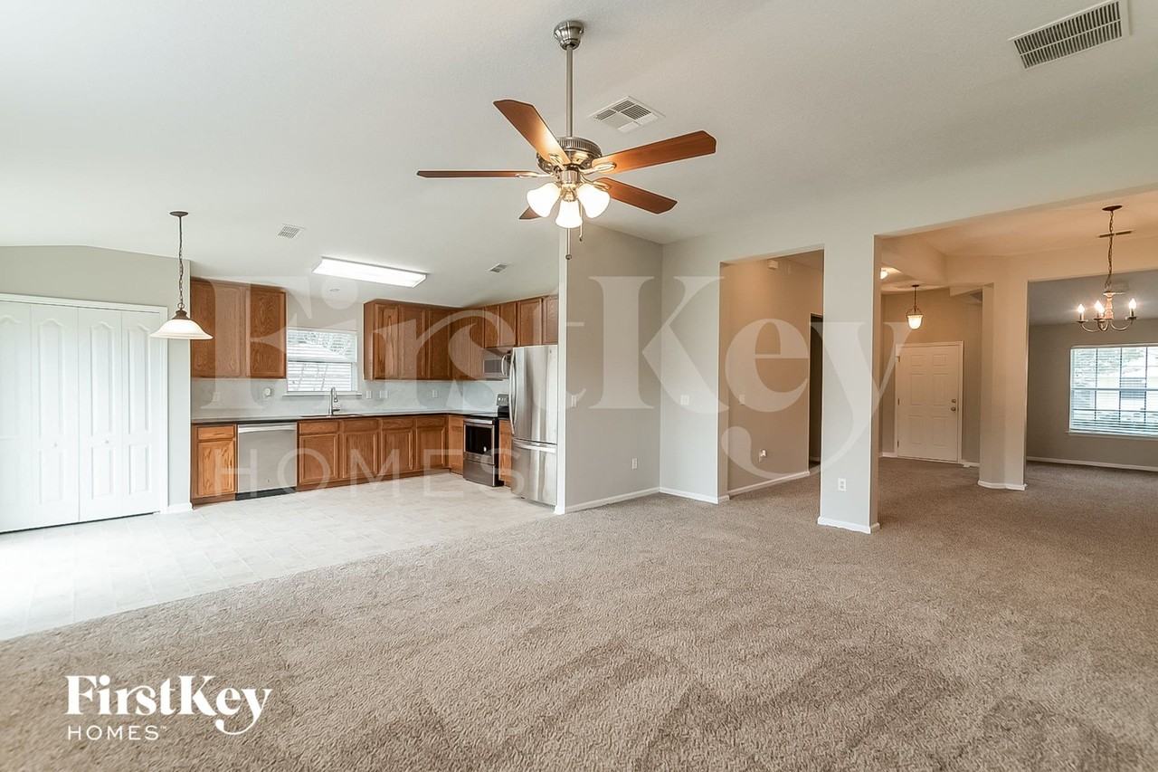 2878 Woodstone Dr - Photo 4 of 15