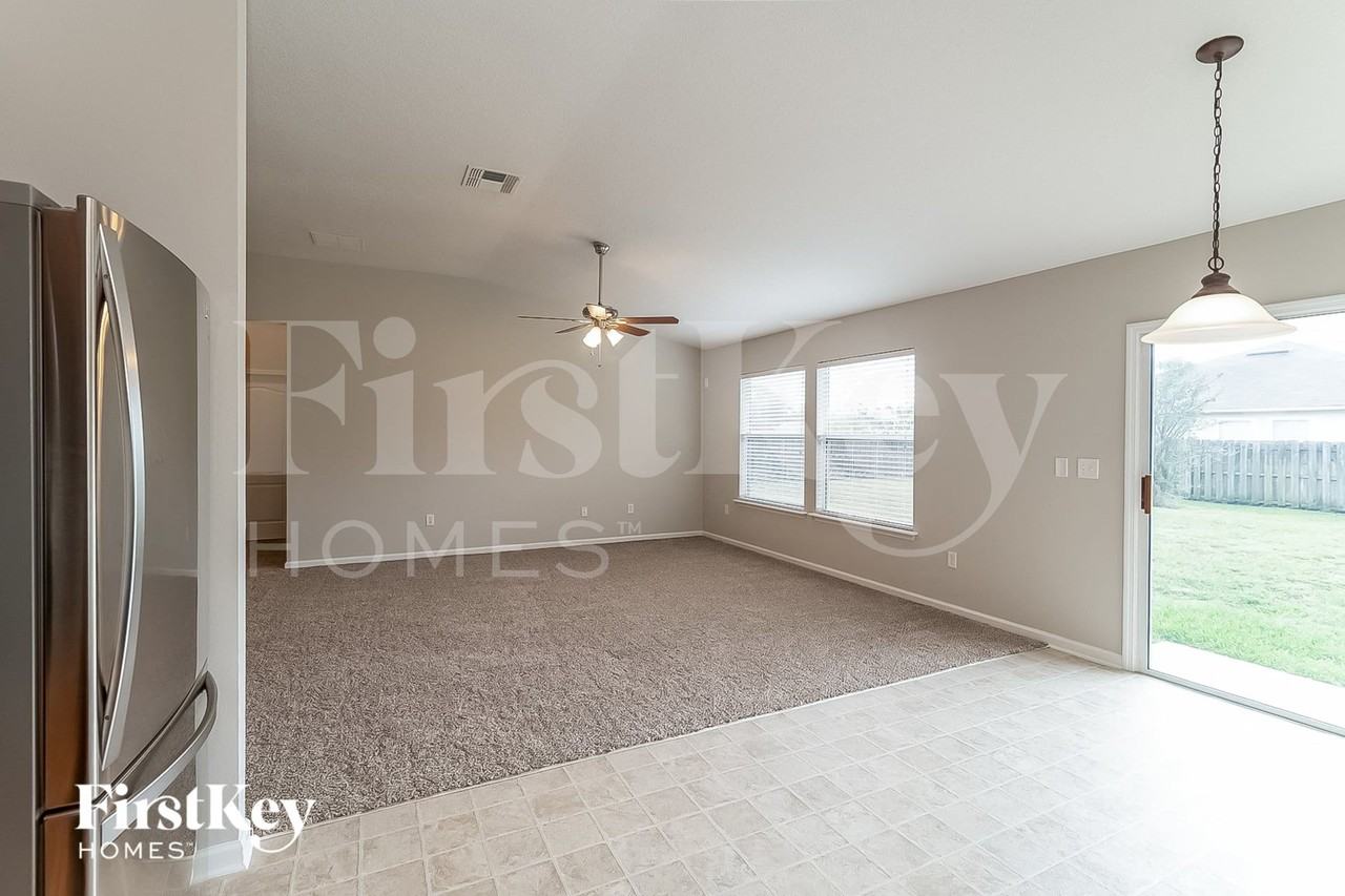 2878 Woodstone Dr - Photo 7 of 15