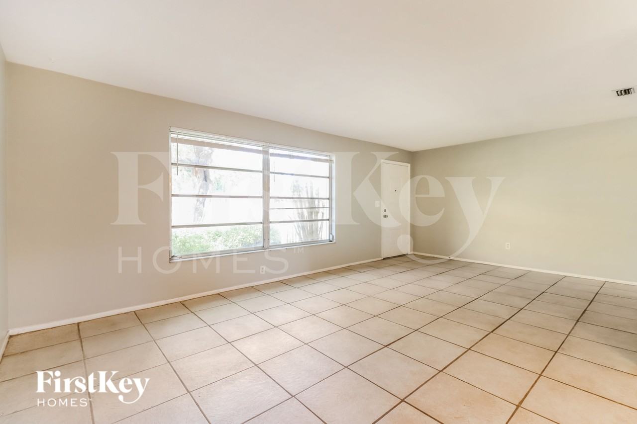 2526 13th Ave Sw - Photo 2 of 16