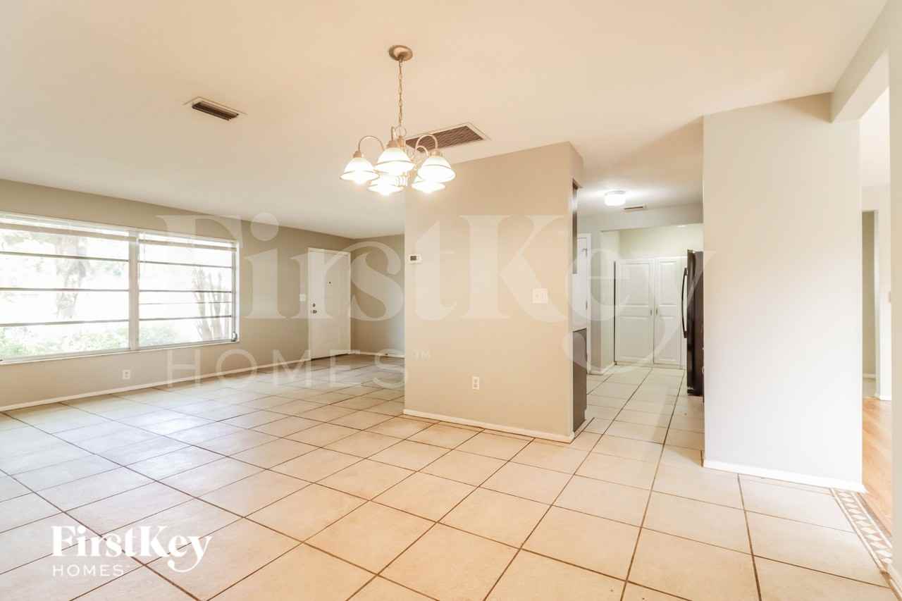 2526 13th Ave Sw - Photo 4 of 16