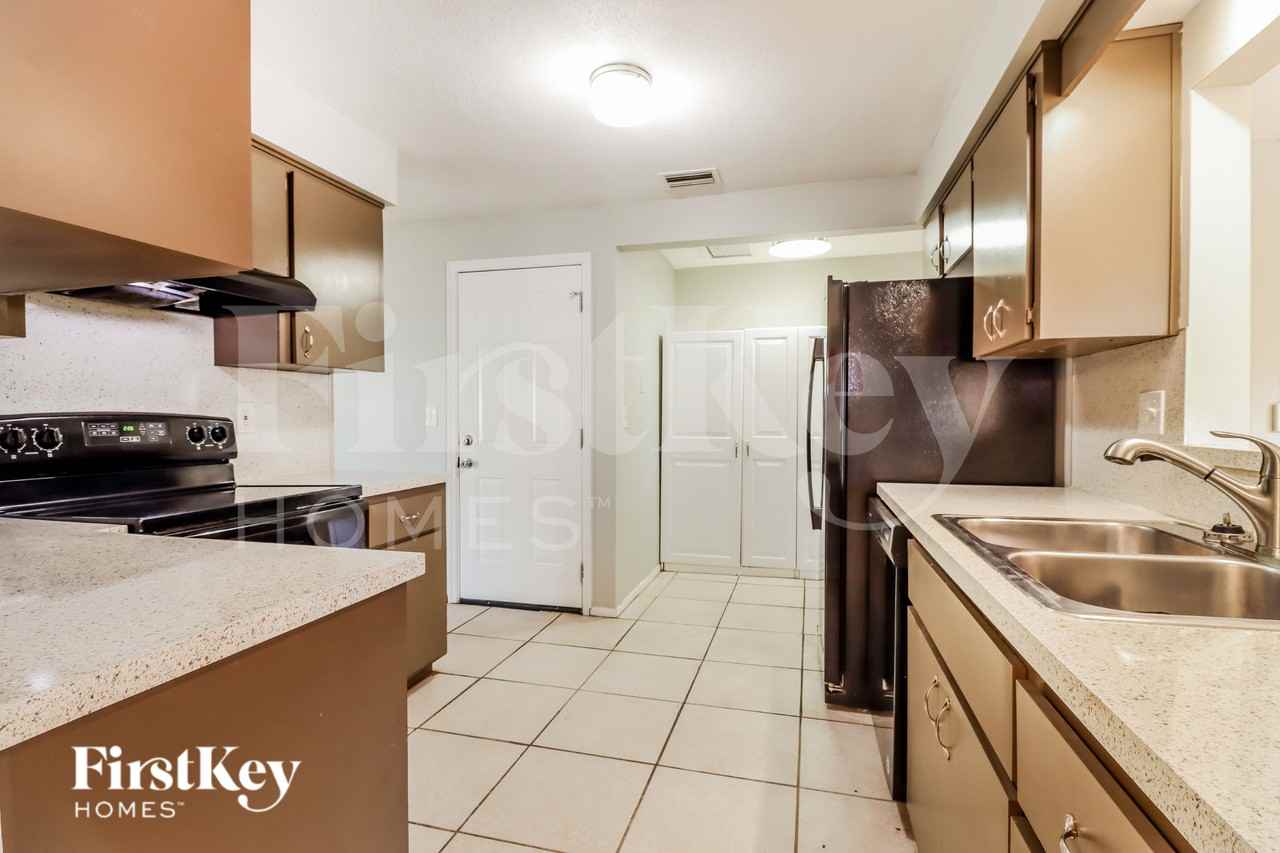 2526 13th Ave Sw - Photo 5 of 16