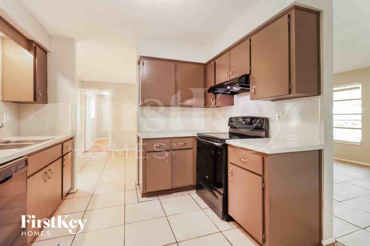 2526 13th Ave Sw - Photo 7 of 16