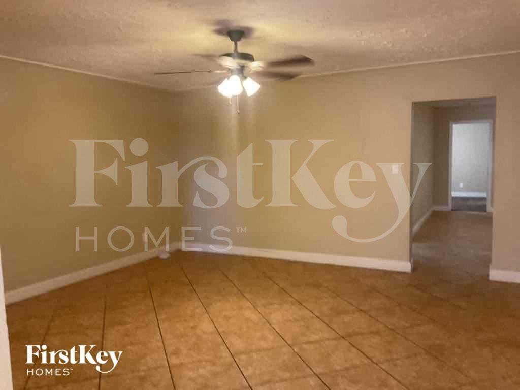 2204 W Nicolet Ave - Photo 3 of 11