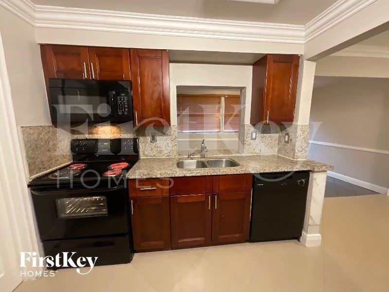 2100 Nw 74th Ave - Photo 6 of 14