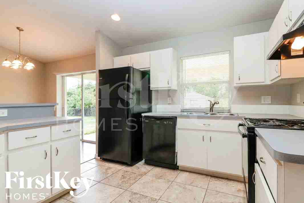 18421 Columbine Rd - Photo 6 of 16