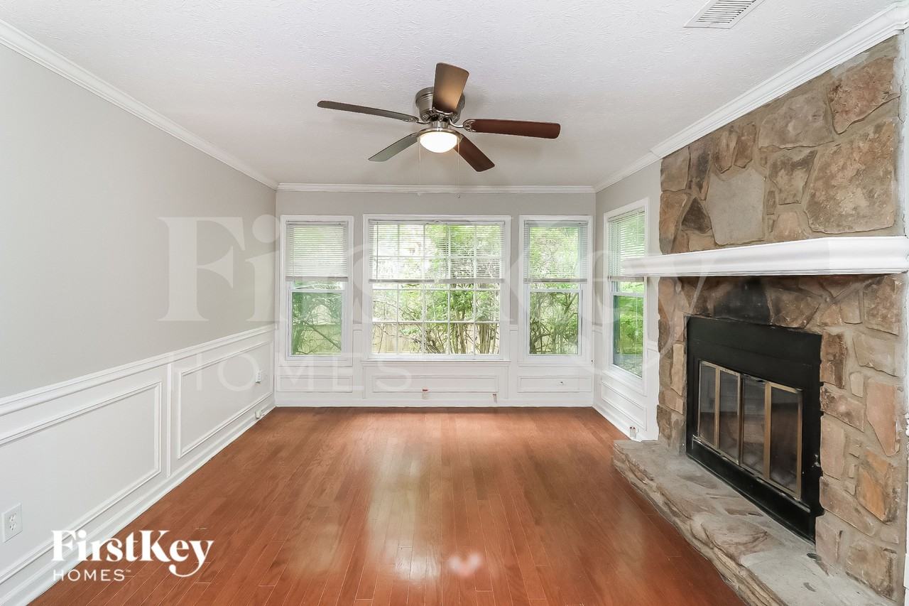 1827 Hickory Creek Ct Nw - Photo 3 of 16
